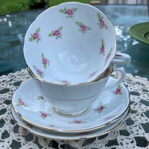 Collingwoods Bone China Set of 2 Teacups and Saucers Pink Roses Gold Detailing